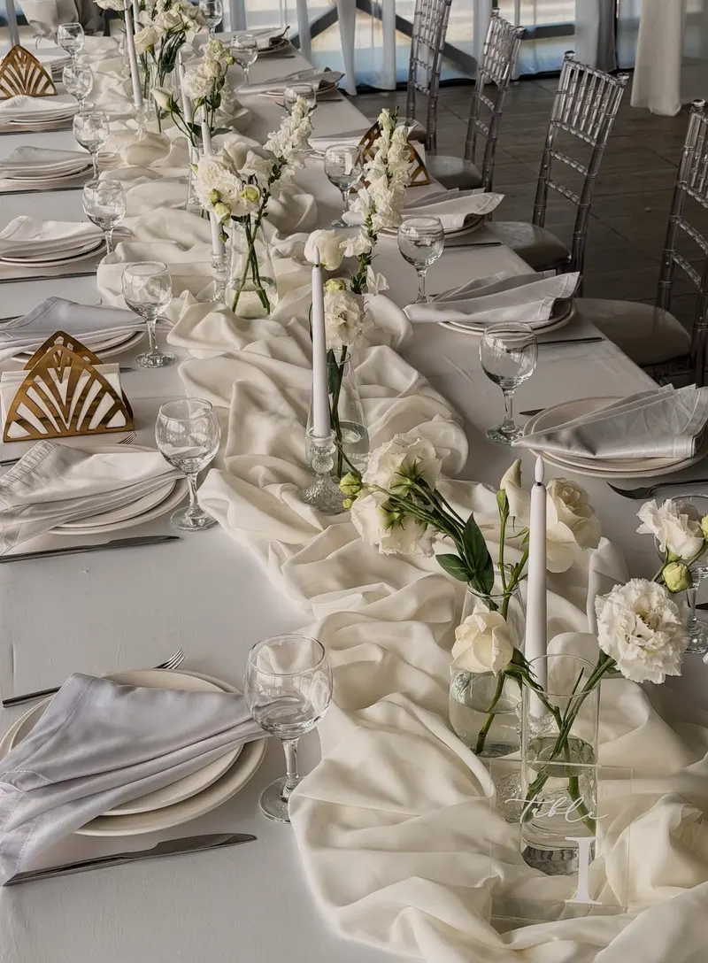 Event floral decor by LÓLA Flowers