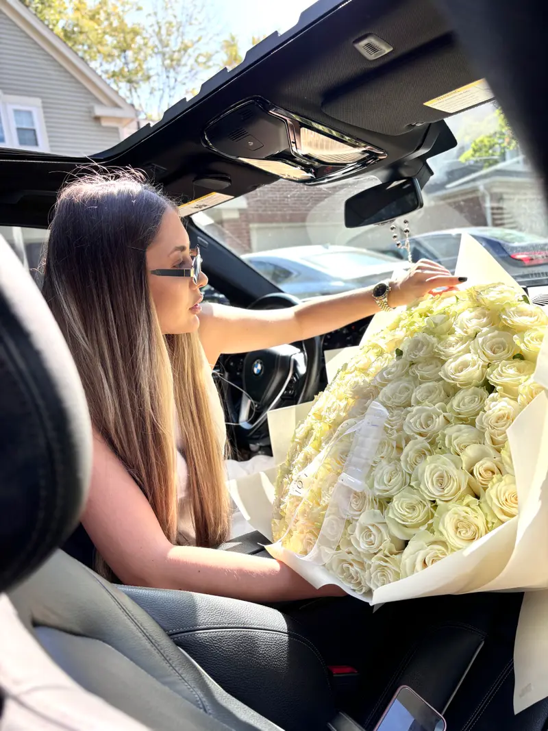 100 White Roses Bouquet