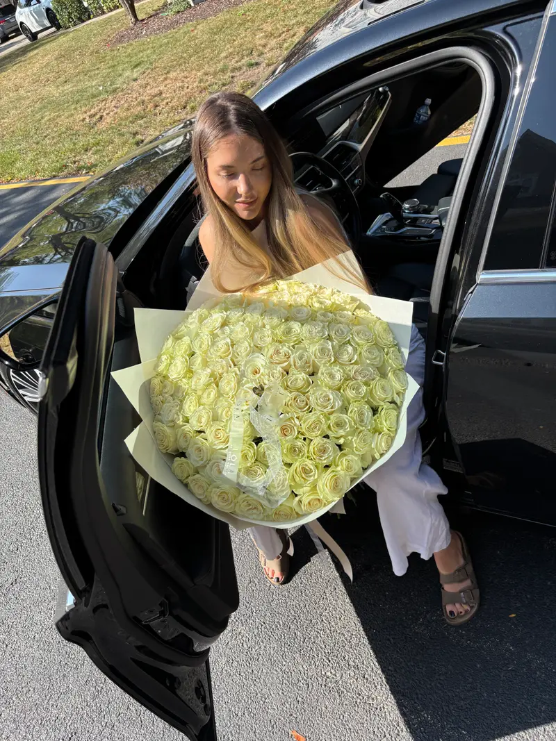 100 White Roses Bouquet