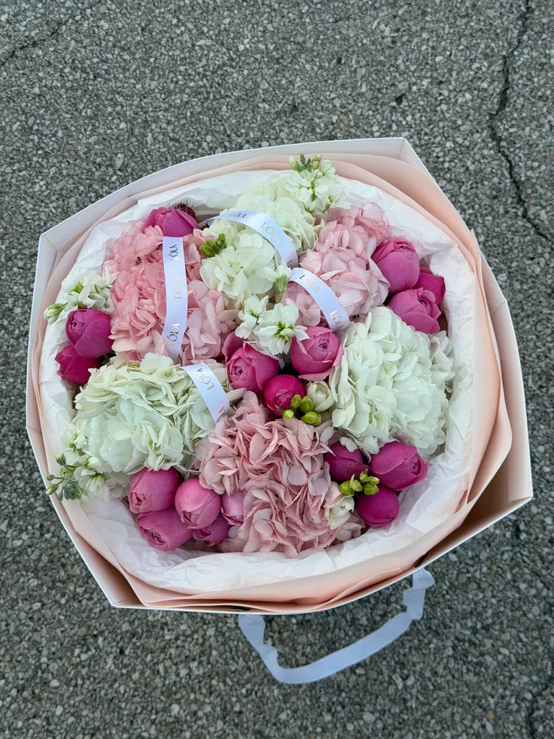 Berry Kiss Bouquet