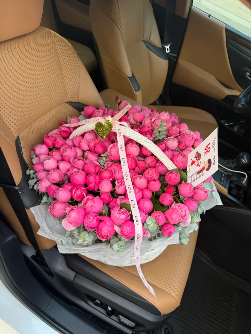 Silva Pink Spray Rose Basket